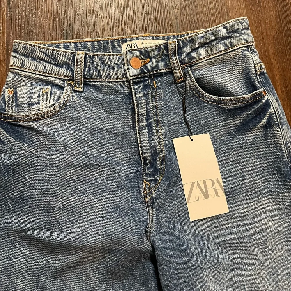 NWT Zara Mom Fit High Rise Jeans - Picture 3 of 6